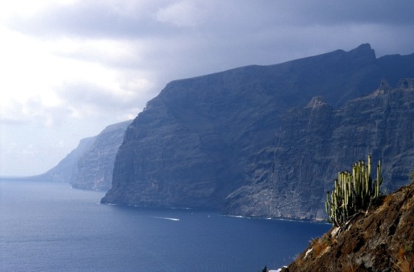 Los Gigantes Cliffs