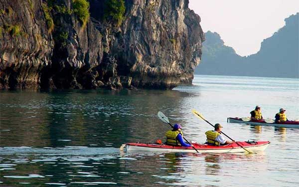 kayaking in the Ha Long Bay